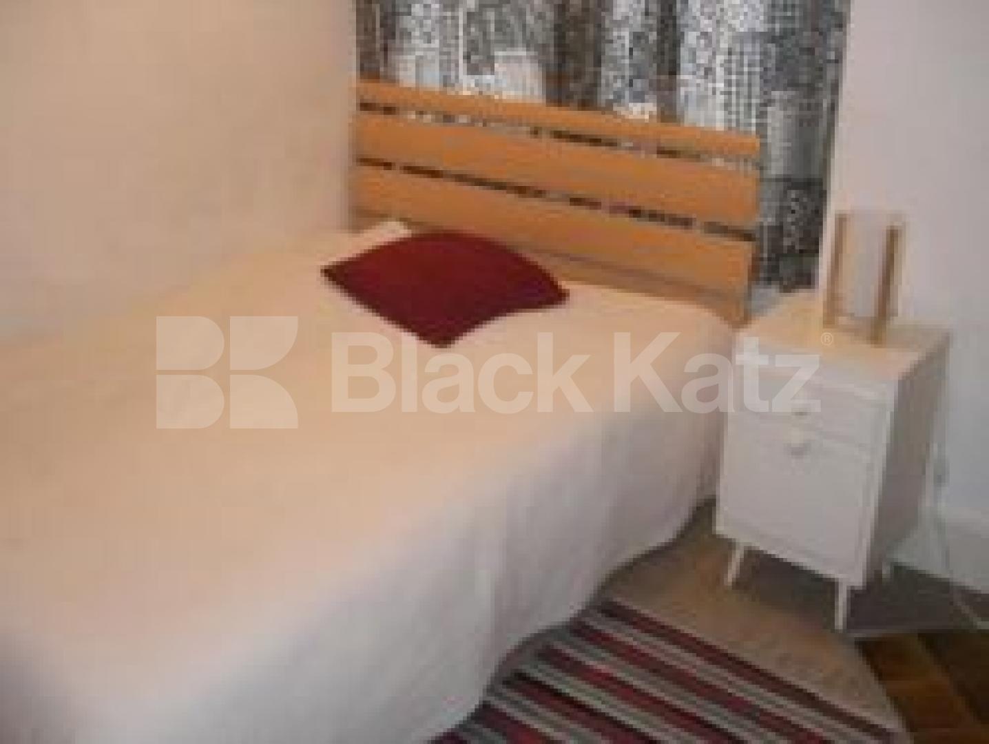 			GREAT VALUE FOR MONEY!, 3 Bedroom, 1 bath, 1 reception Flat			 Fortis Green Road, MUSWELL HILL N10